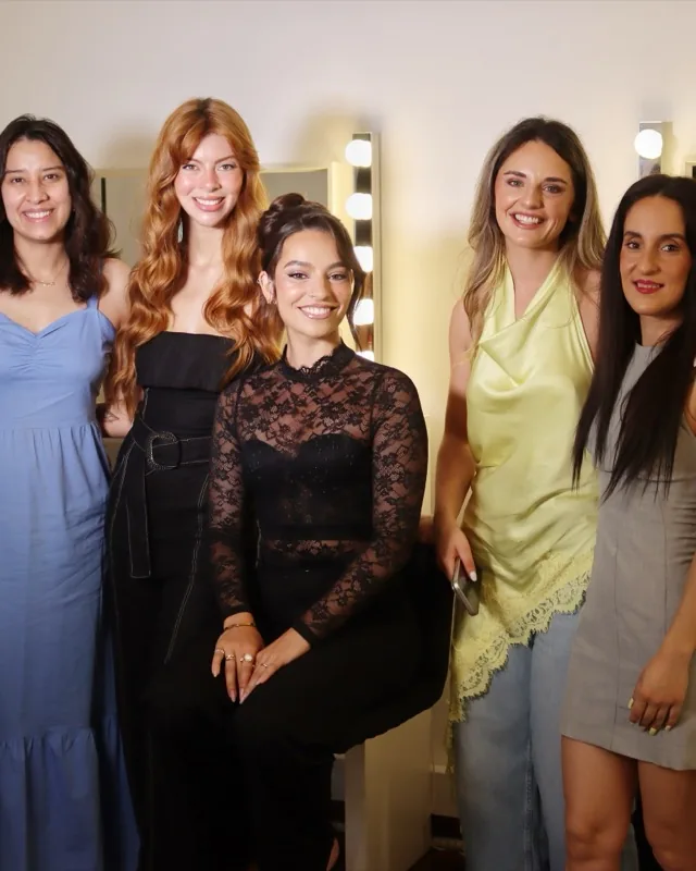 Turma de formação de maquilhagem no estúdio do Porto